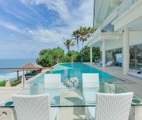 Villa Grand Cliff Ungasan, Poolside seating